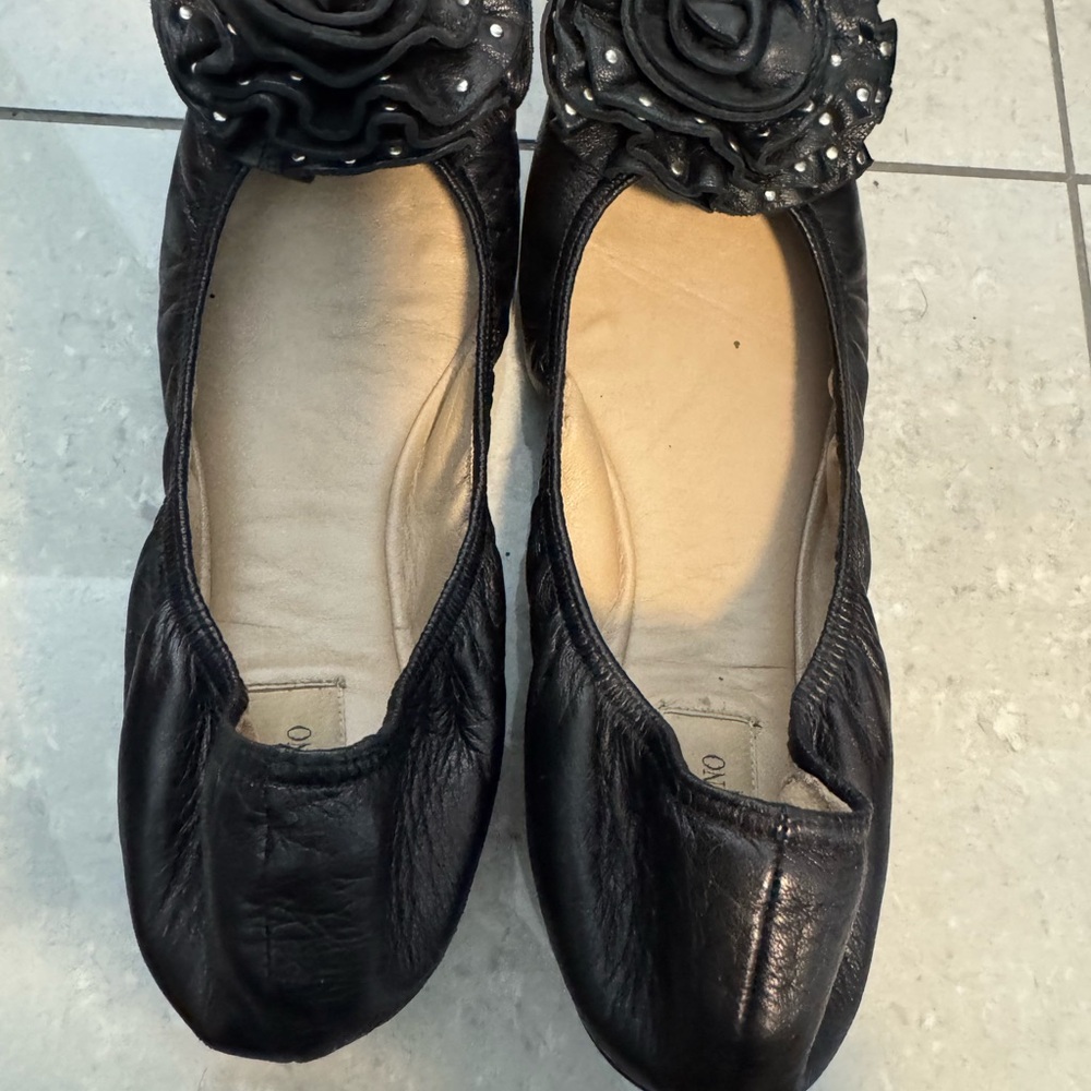 Valentino Garavani Black Leather Rosette Stud Ballet Flats - Picture 3 of 7
